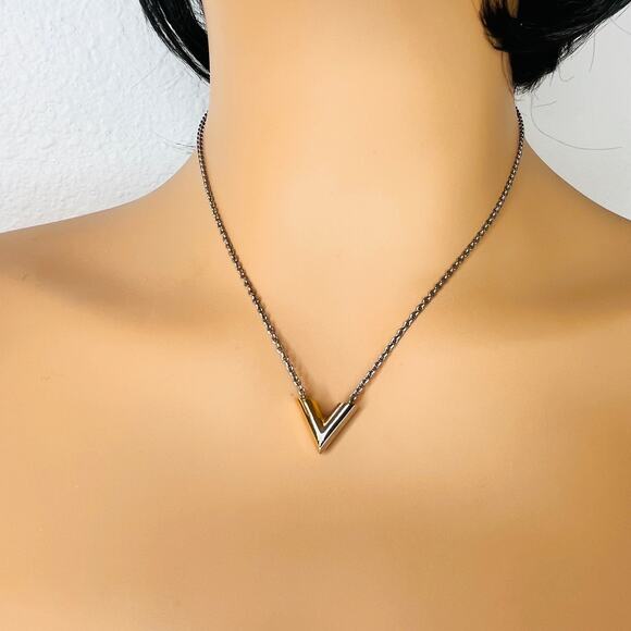 Louis Vuitton V Essentiel Necklace Employee Uniformes 2-Tone Gold/Silver - Picture 7 of 10